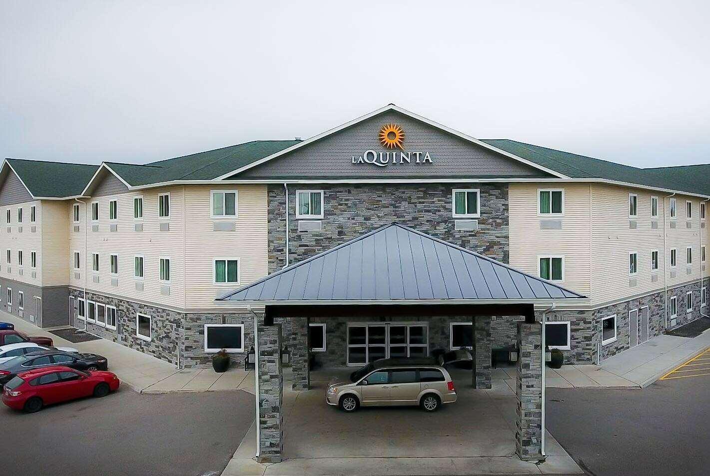 Готель La Quinta By Wyndham Fairbanks Airport Екстер'єр фото