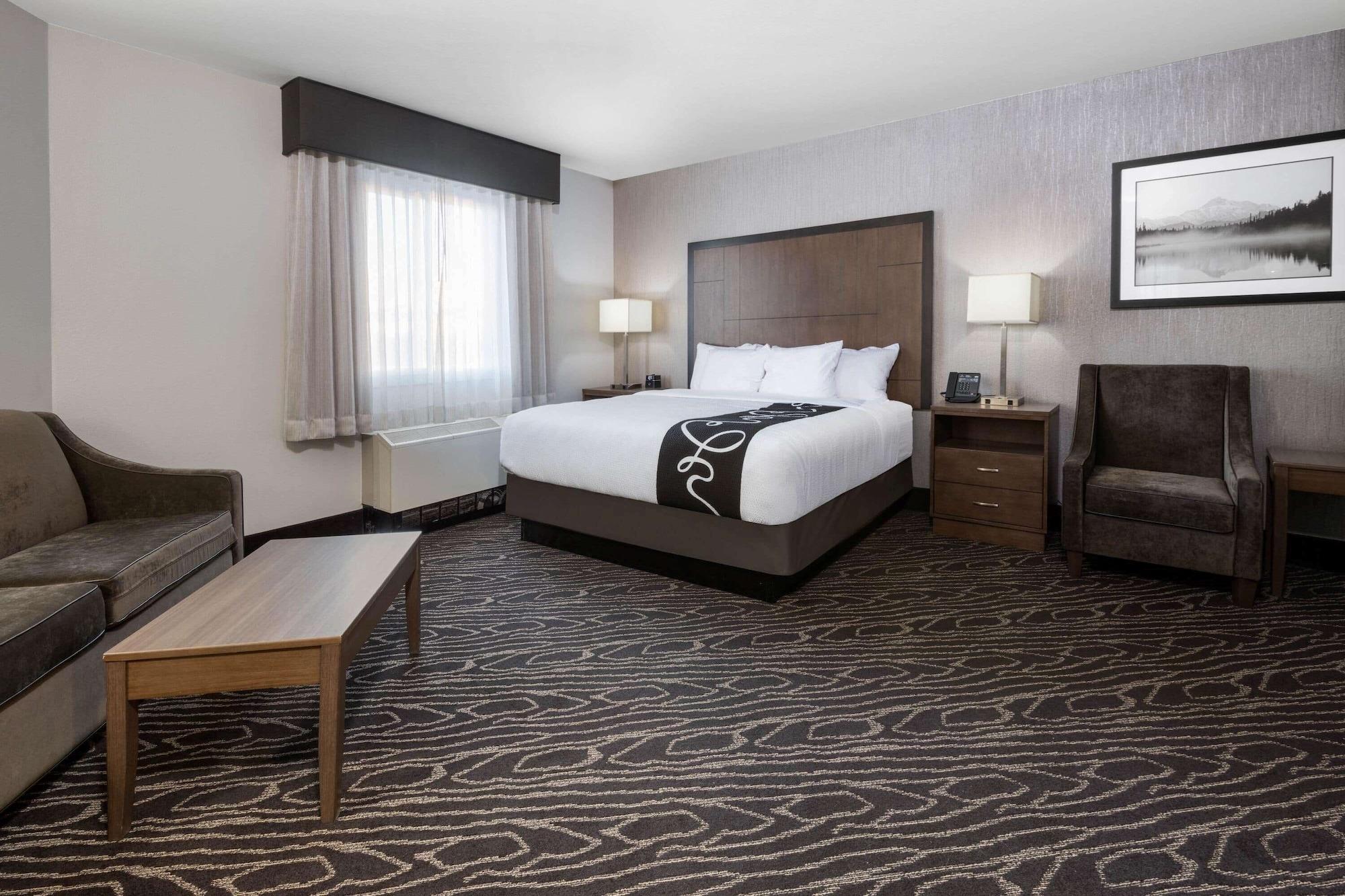 Готель La Quinta By Wyndham Fairbanks Airport Екстер'єр фото