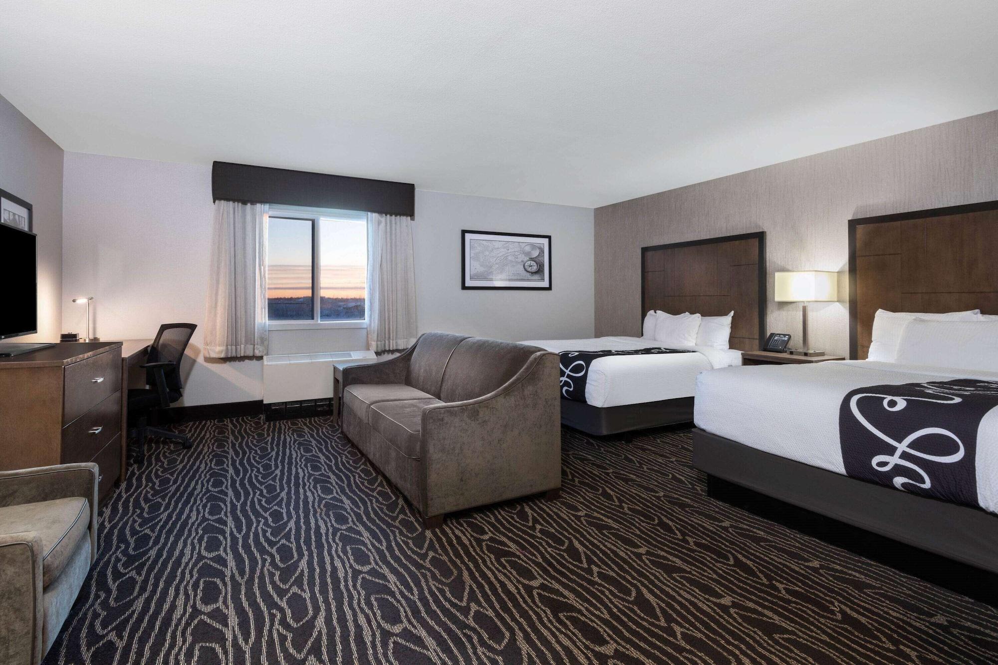 Готель La Quinta By Wyndham Fairbanks Airport Екстер'єр фото