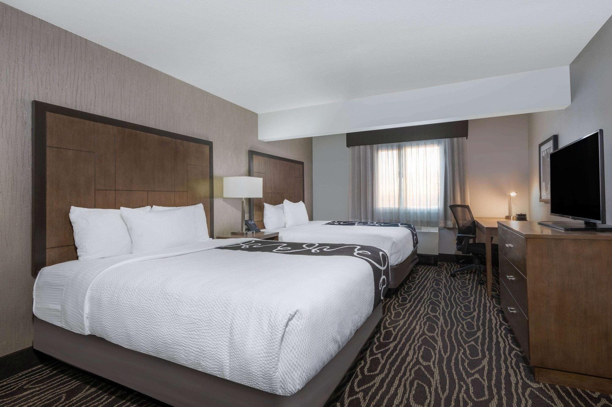 Готель La Quinta By Wyndham Fairbanks Airport Екстер'єр фото