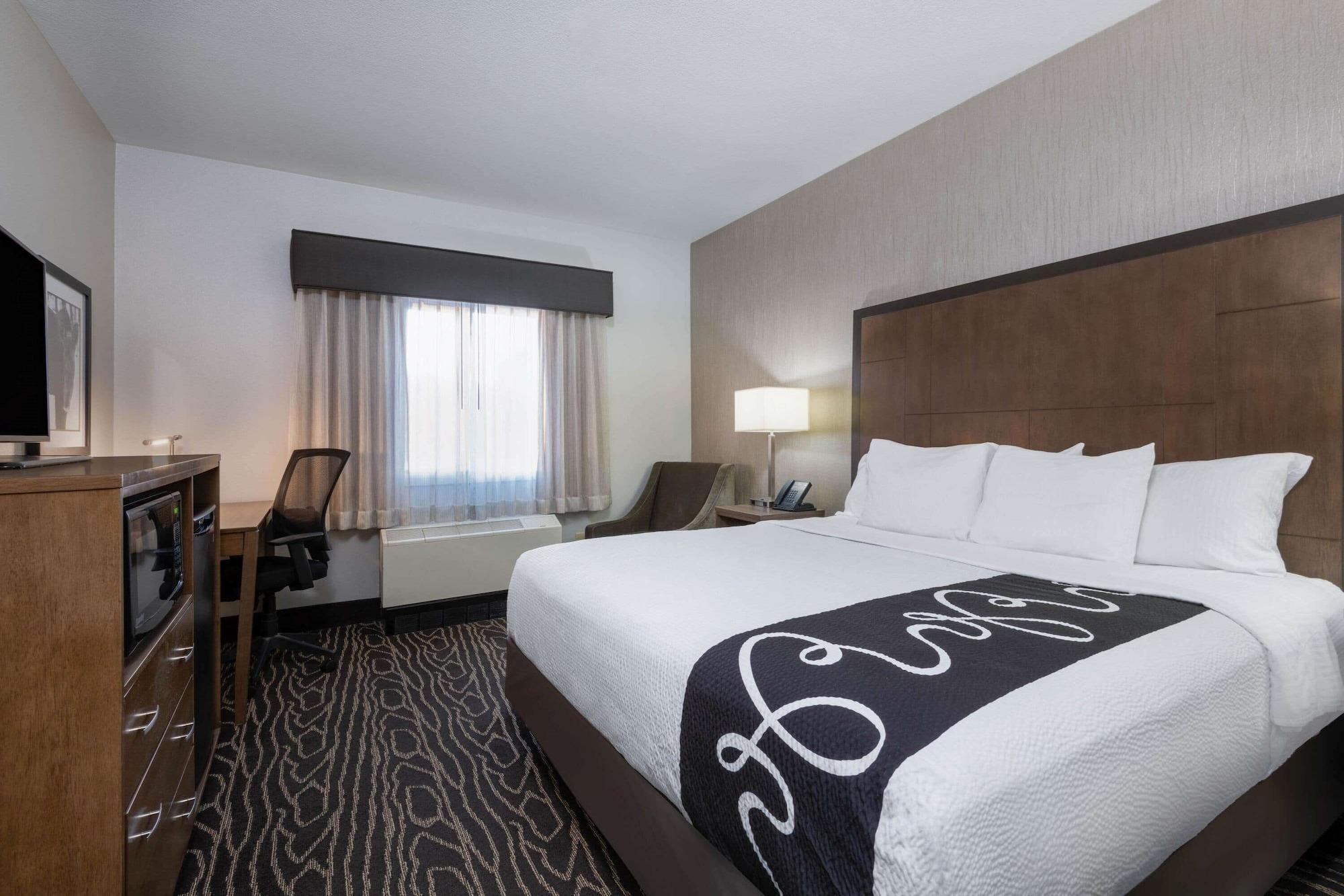 Готель La Quinta By Wyndham Fairbanks Airport Екстер'єр фото