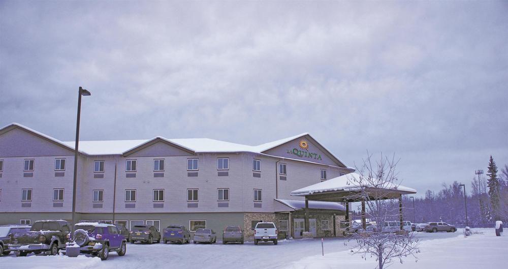 Готель La Quinta By Wyndham Fairbanks Airport Екстер'єр фото