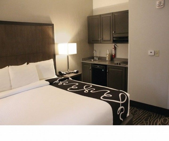 Готель La Quinta By Wyndham Fairbanks Airport Екстер'єр фото